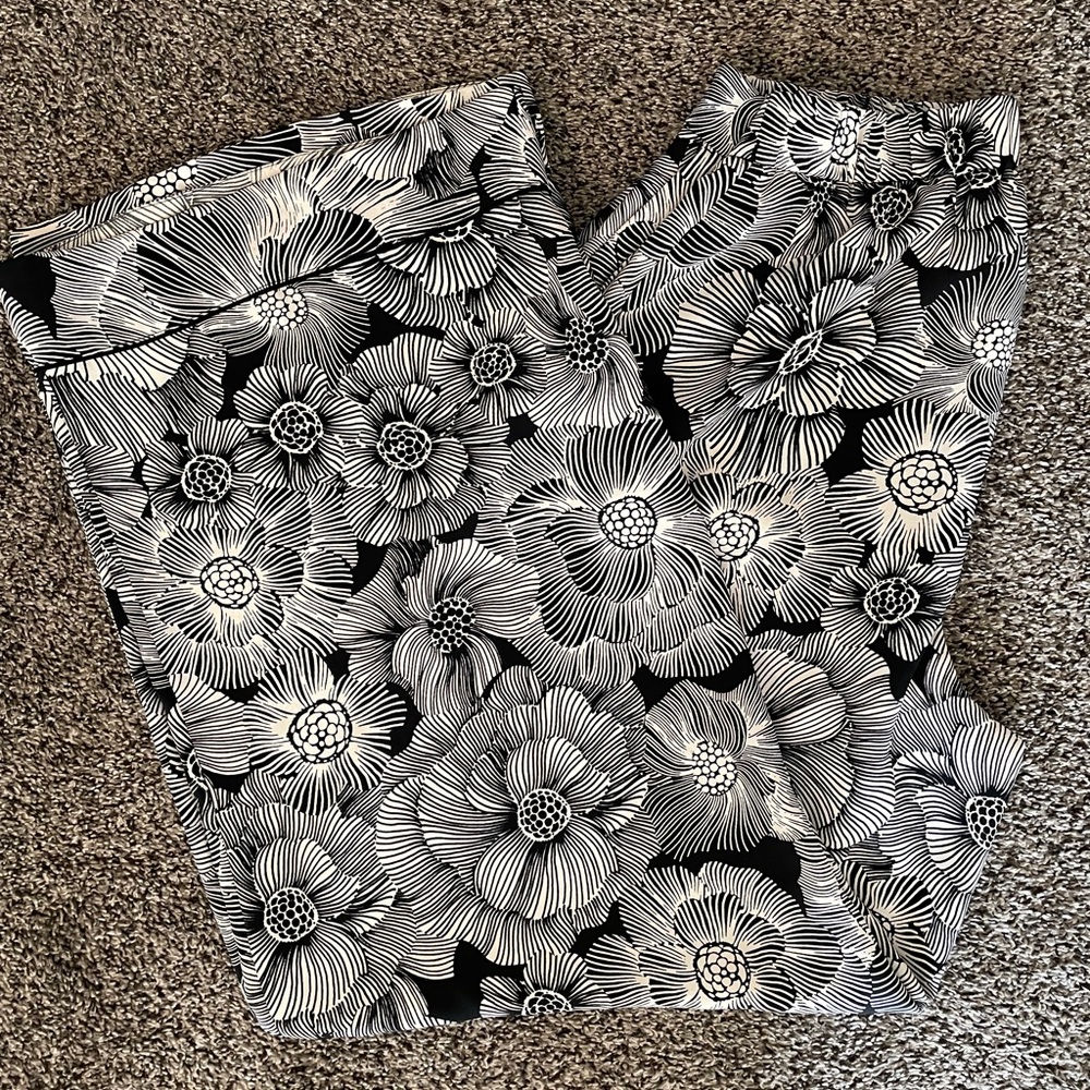 Express Monochrome Floral Pattern Pants - Picture 2 of 9